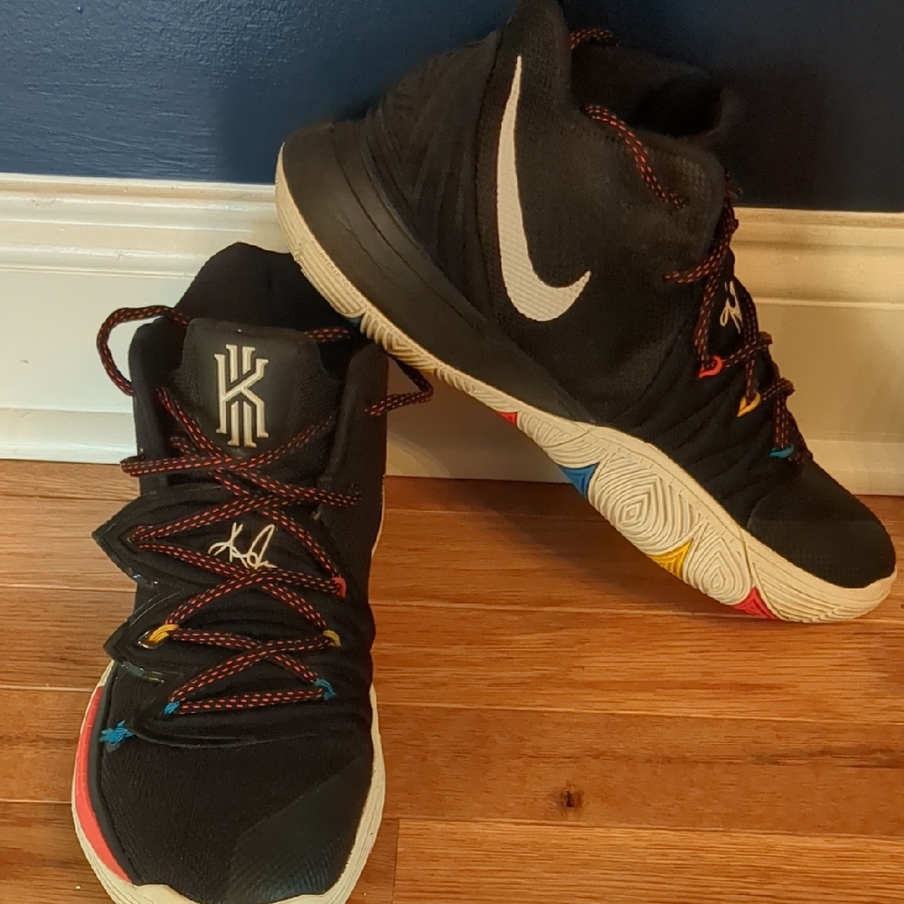 Nike Kyrie 5 'Friends' sneakers
